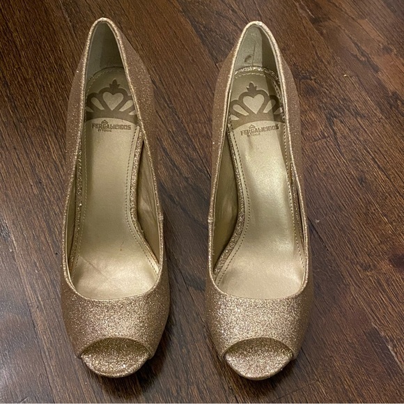 Gold Glitter Heels - 6.5 - Picture 4 of 8